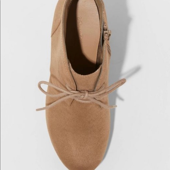 Universal Thread Bessie wedge lace up shoe taupe - Picture 3 of 4